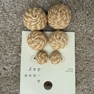 a new day Tan and White Swirl Earrings